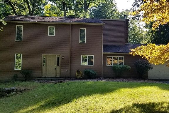 2nd image of 907 Fairview Lake Ln W