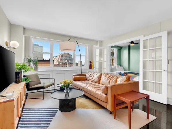 77 Seventh Avenue image 1 of 9