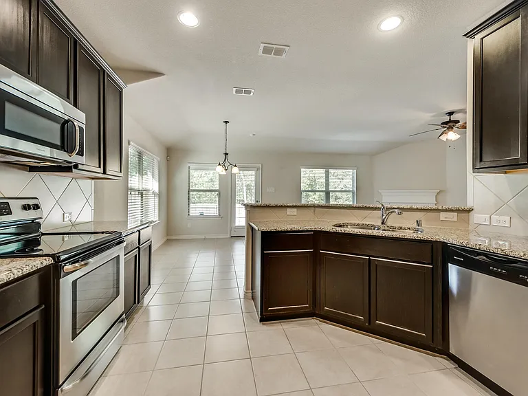 1900 Abby Creek Dr — Photo 11