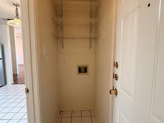3rd image of 406 Diana Ln #406
