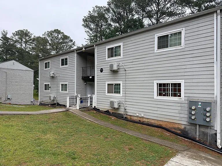 526 Gresham Park Dr #E — Photo 1