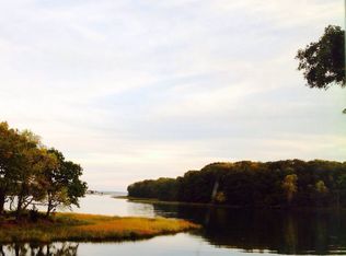 20 Dan St, Warwick, RI 02889