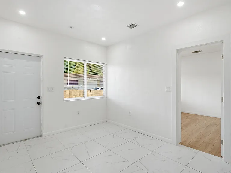 340 SW 11th Ave #2A — Photo 5