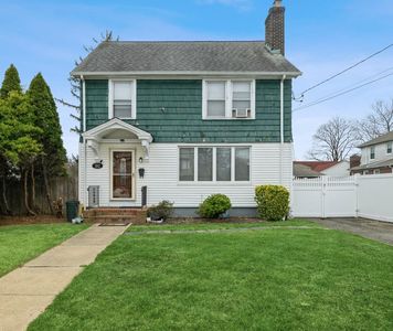 102 East STreet, Hicksville, NY, 11801