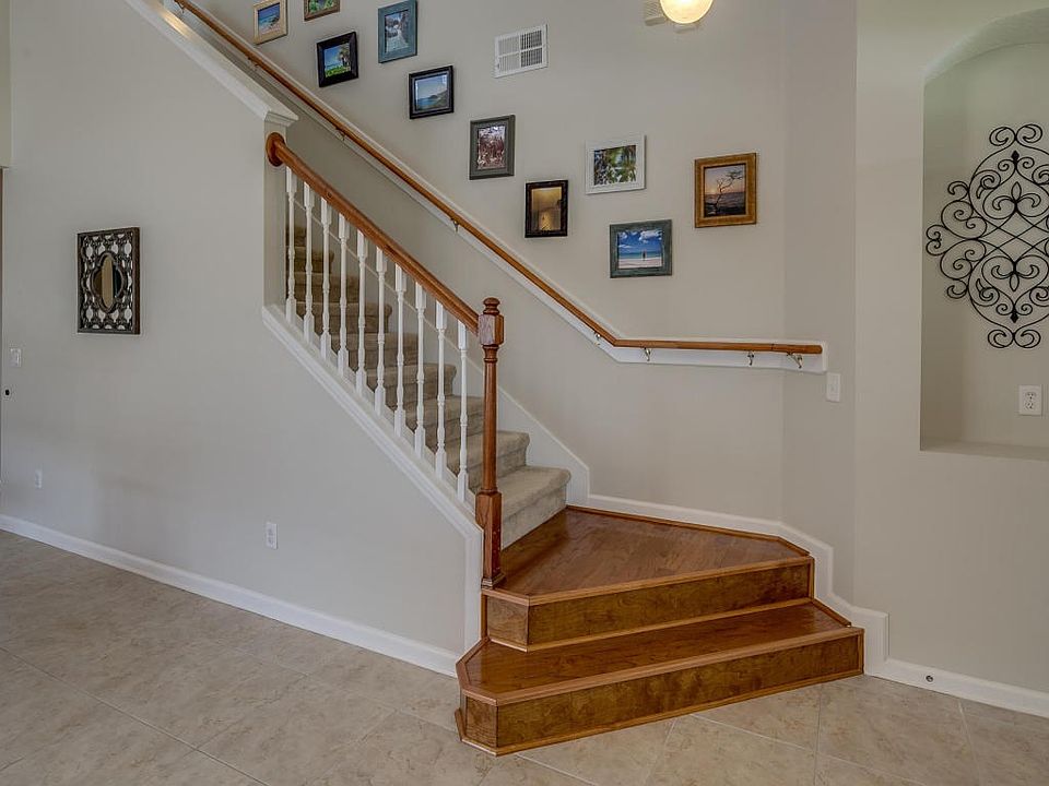 Stairs_to_2nd_Floor_Bedrooms