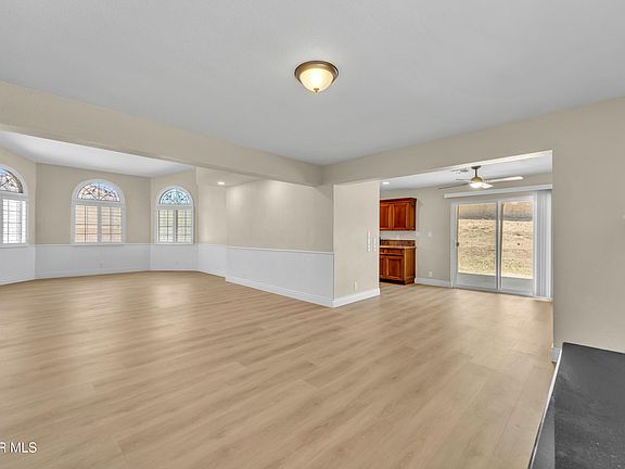 4th image of 2232 Thomas Ave
