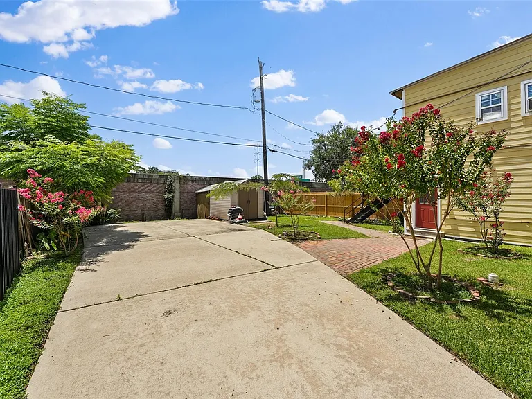 1637 Castle Ct — Photo 14