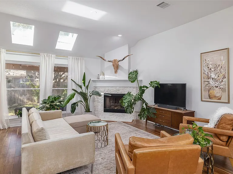 8820 Escabosa Dr — Photo 6