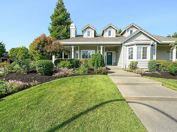 2nd image of 301 Bishop Cir