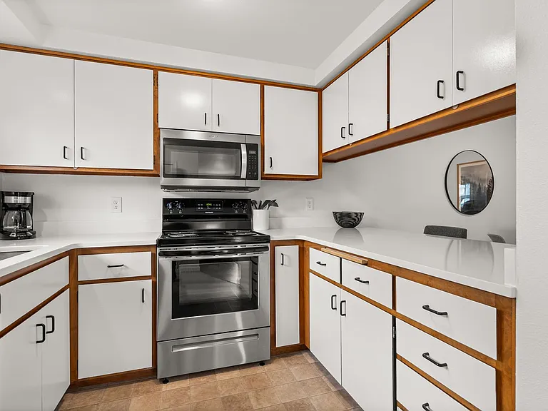 Talent Parkside Apartments — Photo 48