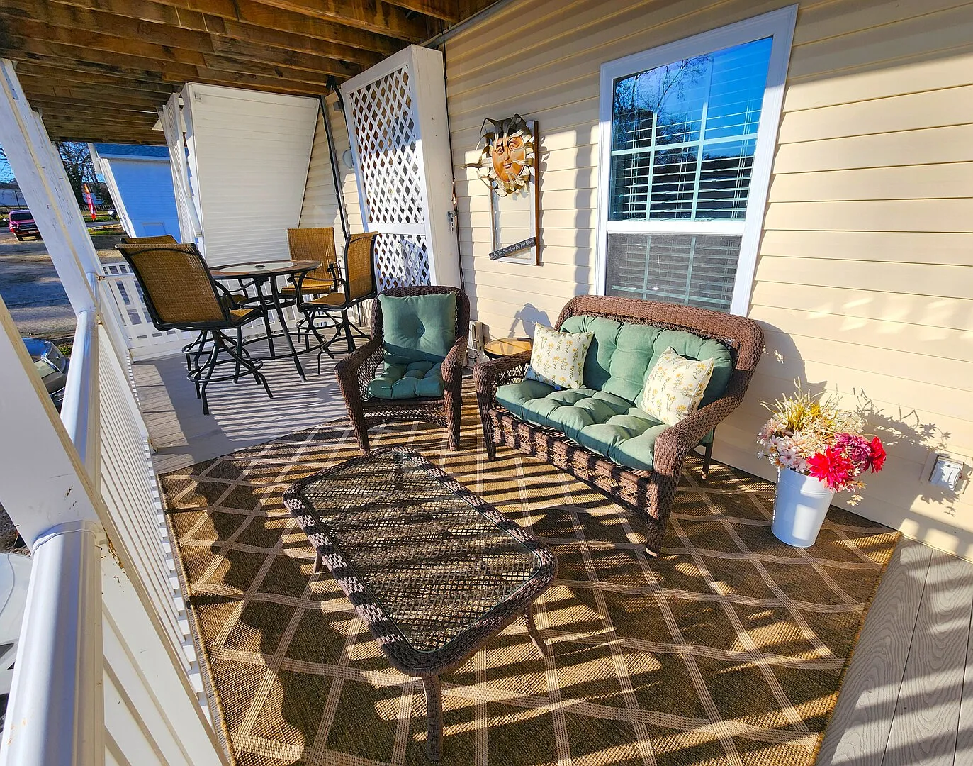 The Kimmswick Hideaway - Fully Furnished 1 BR Apartment with Porch — Photo 1