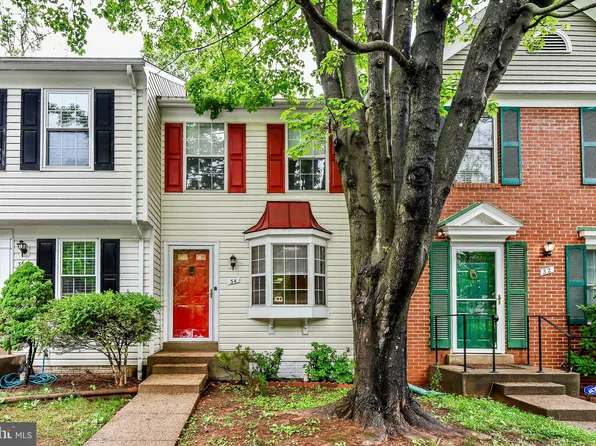 34 Gannon Way, Sterling, VA 20165