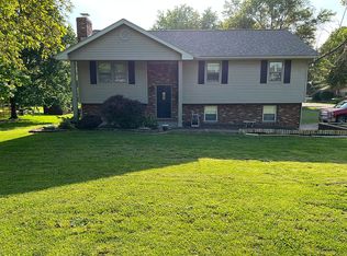 7400 Huckleberry Ln, Evansville, IN 47712