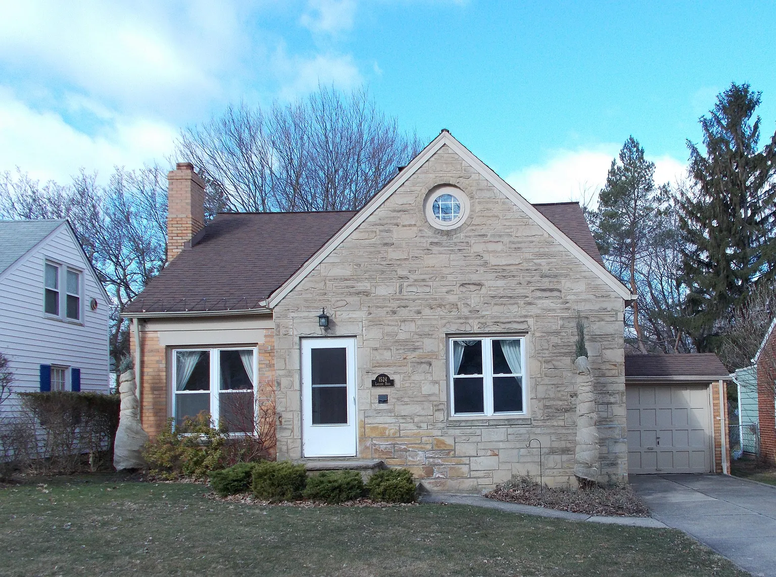 1524 Laclede Rd photo 1