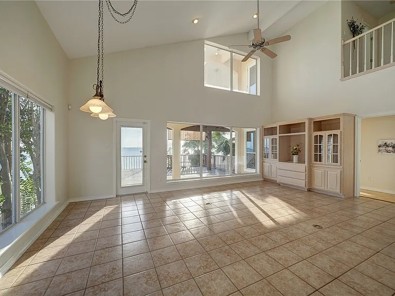 1343 Bayview Dr — Photo 6
