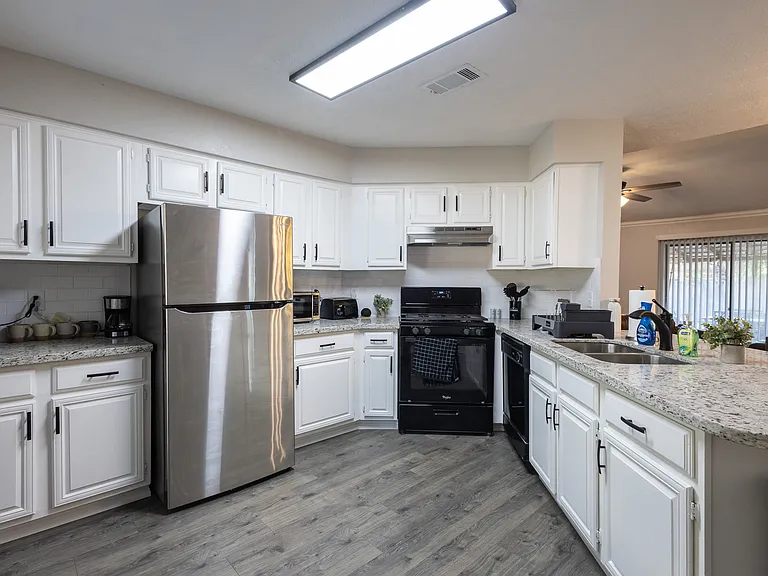3412 Coastal Dr — Photo 9