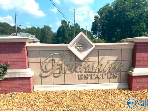 17 Woodbury Cir, Albertville, AL 35951