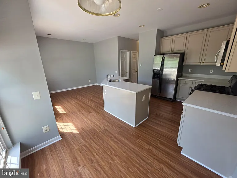 22486 Maison Carree Sq — Photo 7