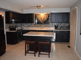 6690 Windmill Ln, West Bloomfield, MI