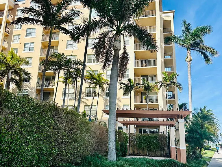 1801 N Flagler Dr #101 — Photo 24