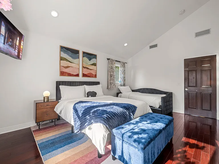 6714 Blucher Ave — Photo 15
