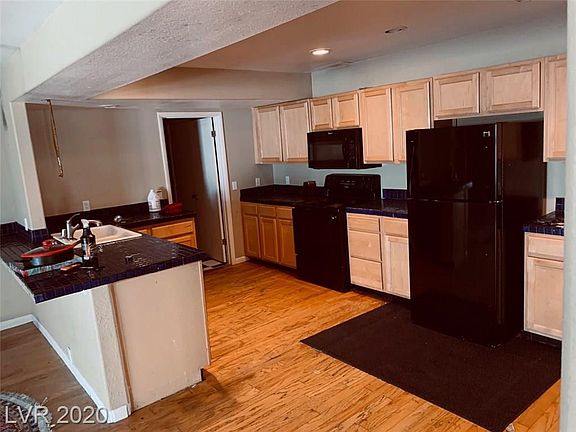 5th image of 916 Vegas Valley Dr #0