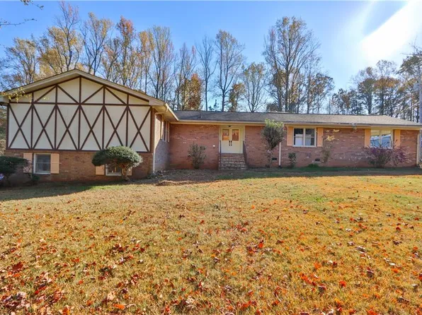 3110 Pilgrim Valley Dr, Cumming, GA 30040