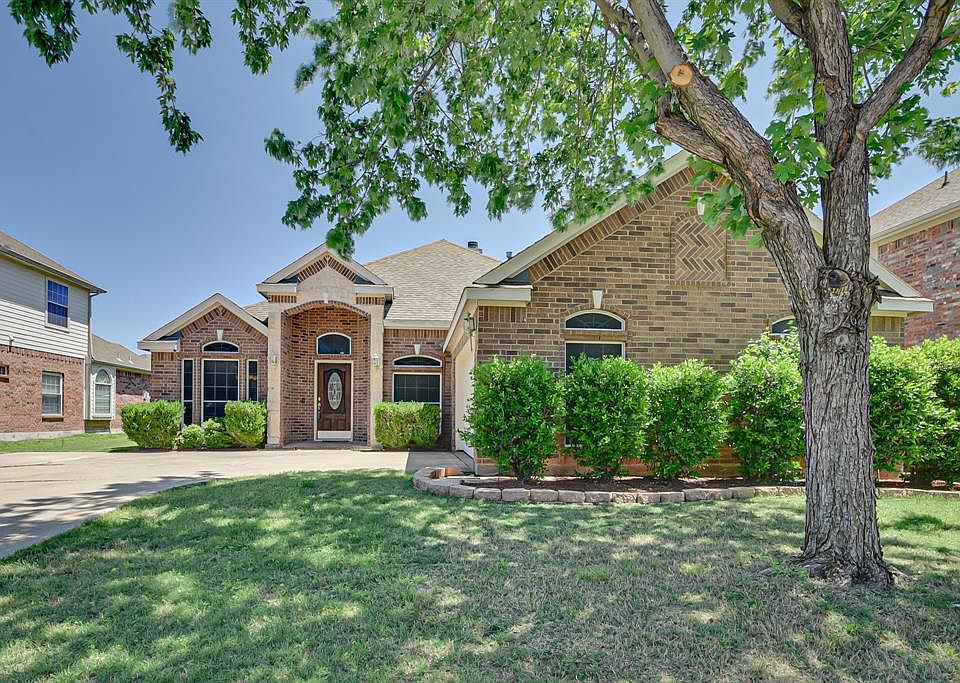 1st image of 203 Silverwood Dr