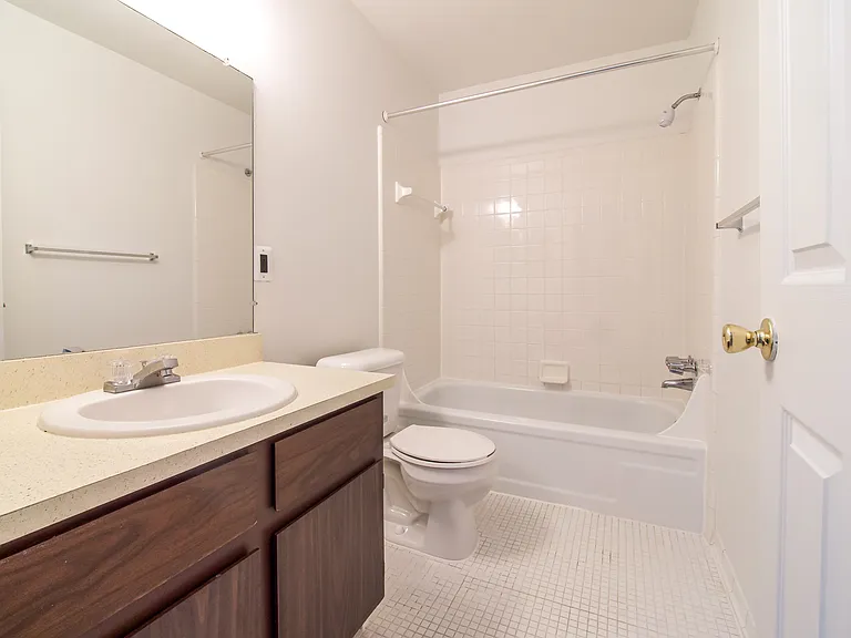 Garfield Park Apartments — Photo 12