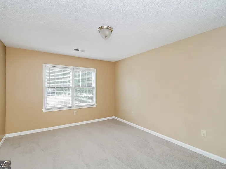55 Jennifer Ln — Photo 10
