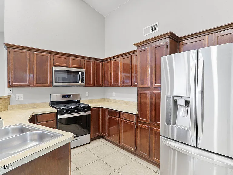 3269 Maple Point Dr — Photo 16
