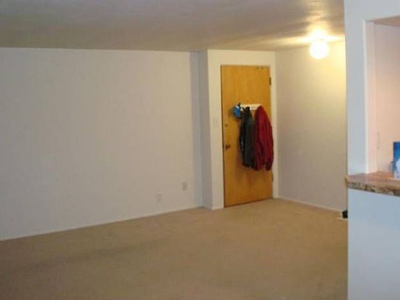 Living Room/Entry