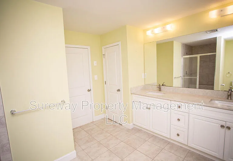 1 Tweentown Close — Photo 24