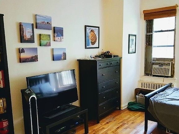 4th image of 252 E 89th St #3BB