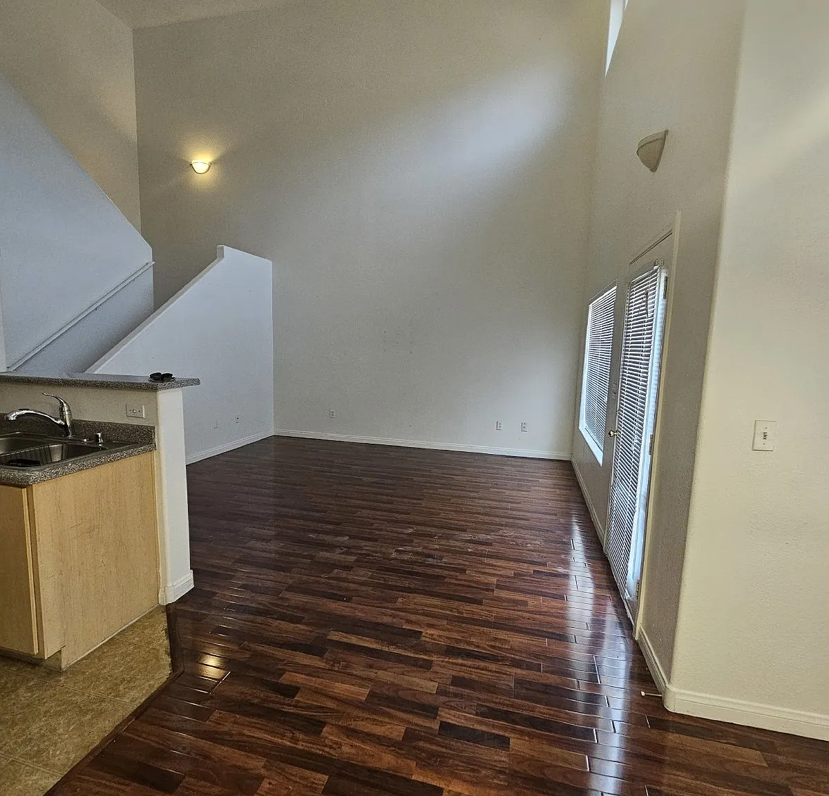 2 bed, 2.5 bath, 1100 sqft, $1,550 — Photo 3