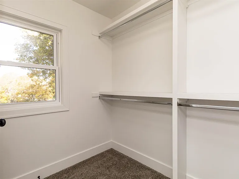 5485 Hammersmith Dr — Photo 30