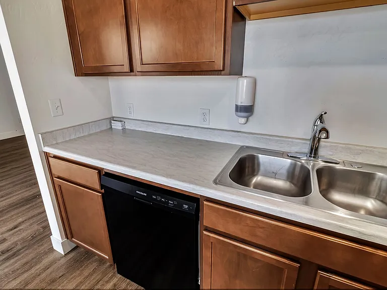 109 Anna Ct — Photo 8