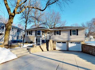 305 Burr Oak Dr, Albert Lea, MN 56007