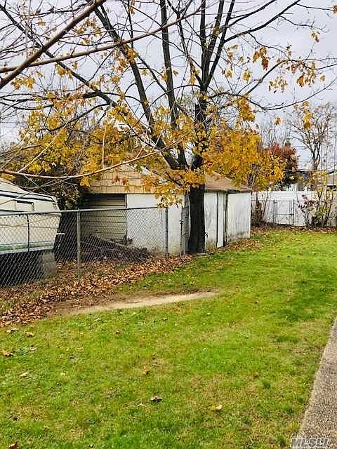 2nd image of 255 Maple Ct