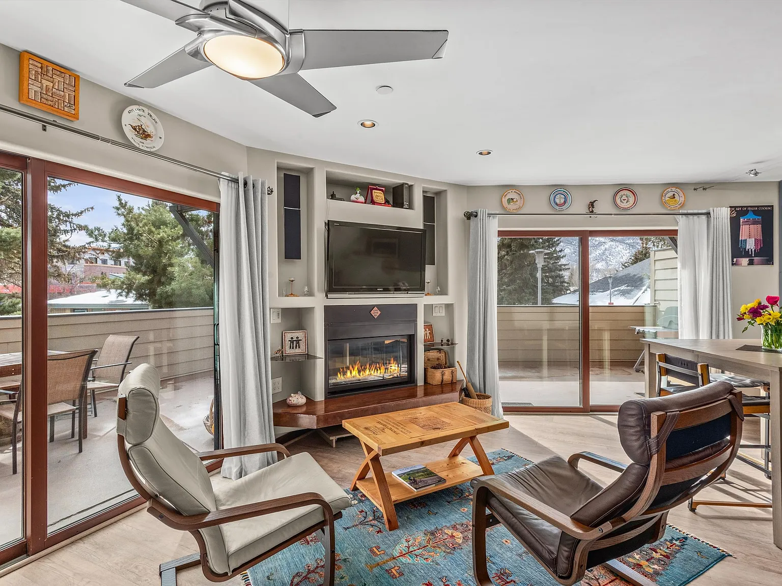 1 bed, 1.5 bath, 922 sqft, $4,250 — Photo 1