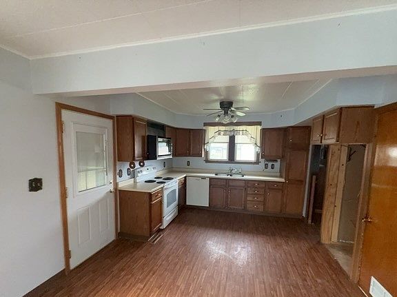 3rd image of 610 Barry Rd