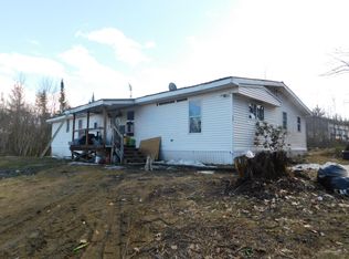 28 Ledgewood Dr, Skowhegan, ME 04976