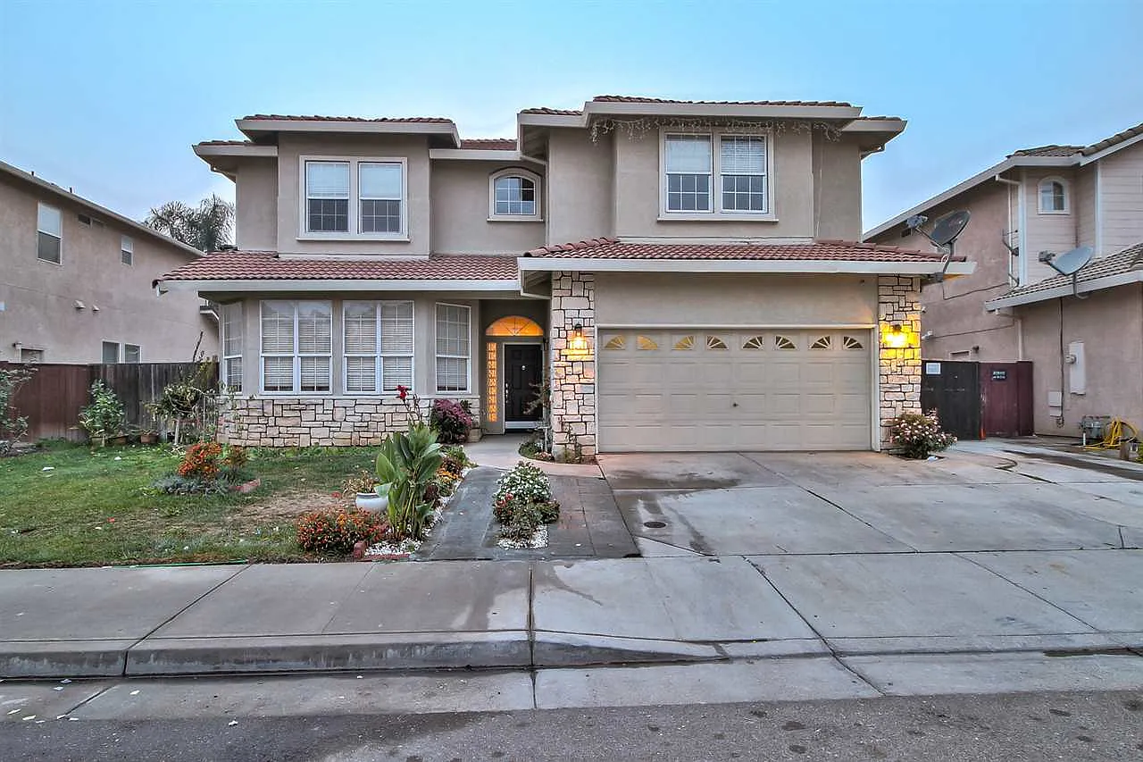 1231 Valencia Dr photo 1