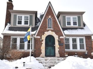 2353 S 56th St, West Allis, WI 53219
