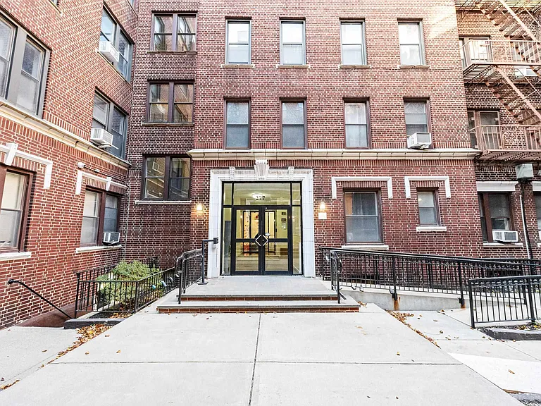 277 Harrison Ave #C8 — Photo 1