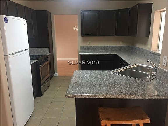 2nd image of 820 Majestic Rock Cir