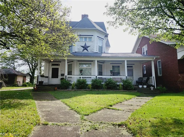 226 N 4th St, Coshocton, OH 43812