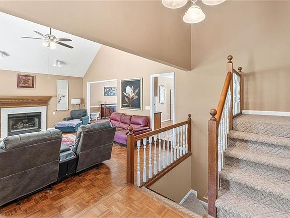 5th image of 2256 Byron Ct SW