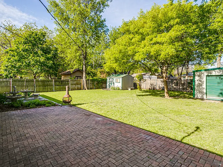 1104 Sproles Dr — Photo 33
