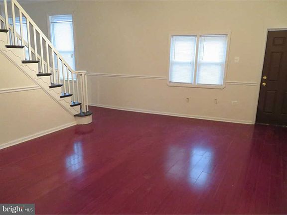4th image of 4704 Umbria St
